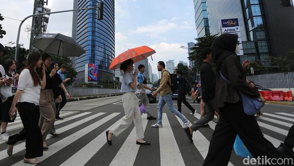 Jakarta Dilanda Panas Ekstrem, Warga Diminta Waspada UV