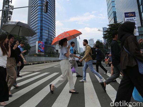 Jakarta Dilanda Panas Ekstrem, Warga Diminta Waspada UV
