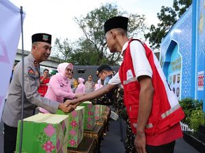 Kapolda Sumsel Cek Pospam Operasi Ketupat 2026, Bagikan Tali Asih-Takjil