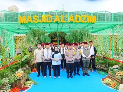 Kapolri Resmikan Renovasi Masjid Polda Riau, Kukuhkan Satgas PHK-Ojol Kamtibmas