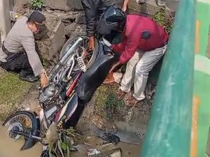 Viral RX King Nyemplung di Sungai Cepiring Kendal, Pengendara Raib