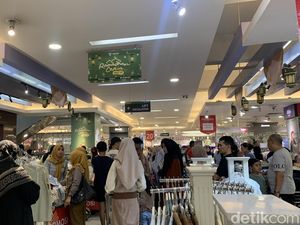 Tren Outfit Lebaran 2026: Riuh Anak Muda Bandung di Pusat Belanja