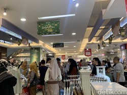 Tren Outfit Lebaran 2026: Riuh Anak Muda Bandung di Pusat Belanja