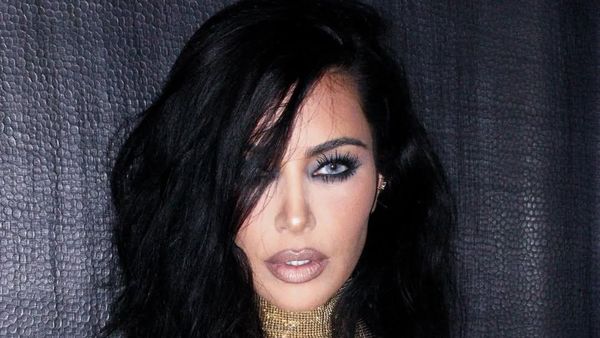 Bikin Pangling, Kim Kardashian Pakai Makeup Gothic di After Party Oscars 2026