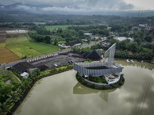 Masjid Unik Berbentuk Perahu di Cilacap Jadi Tempat Singgah Pemudik