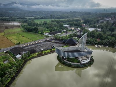 Masjid Unik Berbentuk Perahu di Cilacap Jadi Tempat Singgah Pemudik
