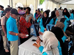 Masjid Zayed Solo Bagikan 2.000 Paket Sembako dari Wapres Gibran