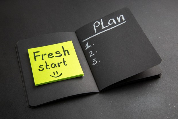 Membuat daftar prioritas area yang perlu dibersihkan membantu pekerjaan menjadi lebih terarah dan tidak terasa menumpuk. Dengan fokus pada ruang yang paling sering digunakan, proses bersih-bersih menjelang Lebaran bisa lebih efisien dan hemat tenaga.