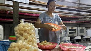 Menegok Pembuatan Ladu Khas Kota Batu