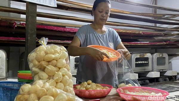 Menegok Pembuatan Ladu Khas Kota Batu