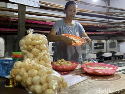 Menegok Pembuatan Ladu Khas Kota Batu