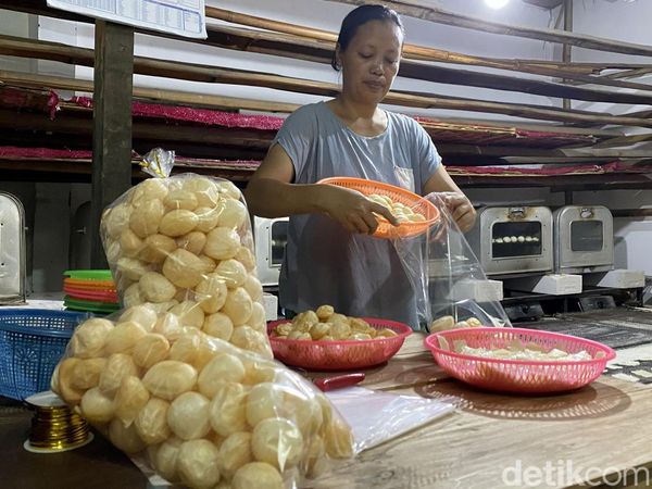 Menegok Pembuatan Ladu Khas Kota Batu
