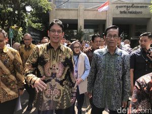 Emak-emak Hampiri Purbaya Minta MBG Disetop: Tolong Pak, MBG Nggak Adil