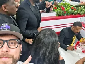 Bawa Piala Oscar ke Restoran Burger, Aksi Michael B. Jordan Viral