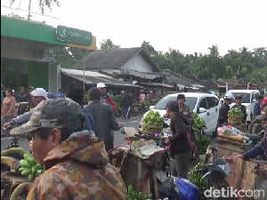 Dua Titik Pasar Tumpah di Lumajang Rawan Macet Saat Mudik