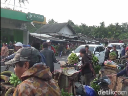 Dua Titik Pasar Tumpah di Lumajang Rawan Macet Saat Mudik