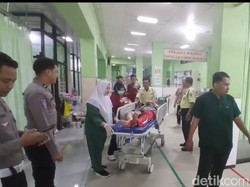 Mobil Muat 8 Pemudik Tabrak Pembatas di Tol Ngawi Diduga karena Ngantuk