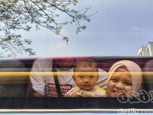 Senyum Agus dan Keluarga Sebelum Mudik Pertama