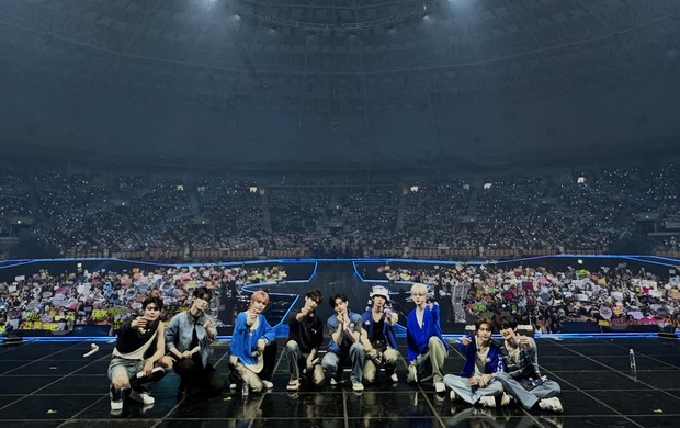 Potret ZEROBASEONE dalam konser encore 'Here & Now'.