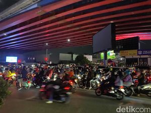 Suasana di Jalan Kalimalang Mulai Ramai Pemudik