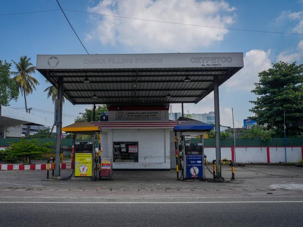 Harga Minyak Melonjak, Kebijakan BBM Diperketat dan Jam Kerja Diubah