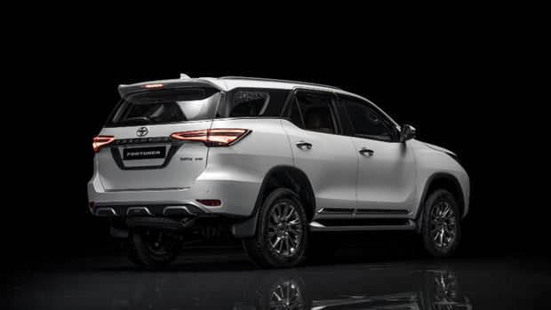 Toyota Fortuer 4.0 V6 yang dijual di Irak.