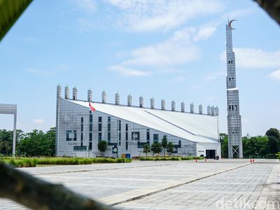 Unik Tanpa Kubah! Masjid Kampus UIII Depok Tampil Modern dan Elegan