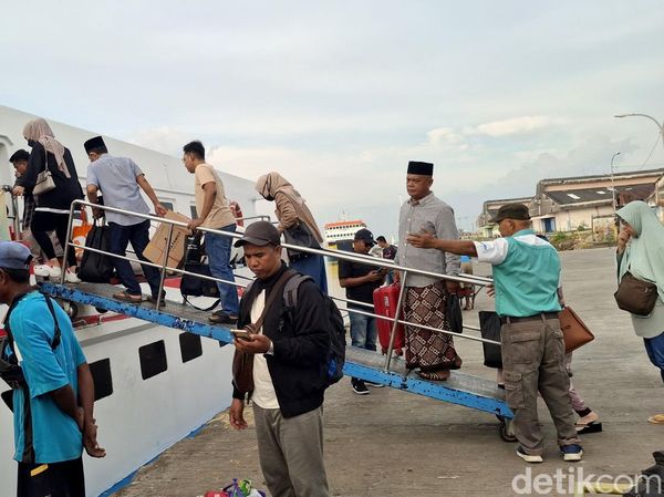 Pelabuhan Kalianget Dipadati Pemudik, Tiga Kapal Diberangkatkan