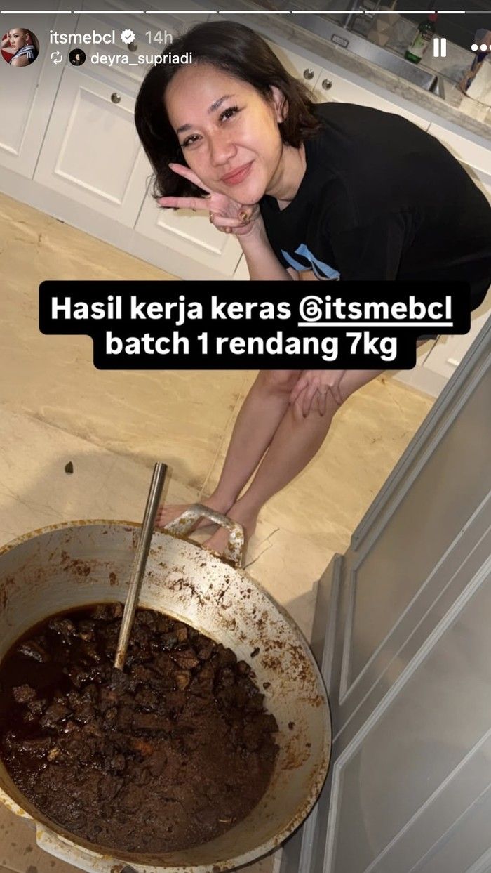 BCL Turun ke Dapur! Masak 7 Kg Rendang hingga 6 Jam Buat Lebaran BCL Turun ke Dapur! Masak 7 Kg Rendang hingga 6 Jam Buat Lebaran