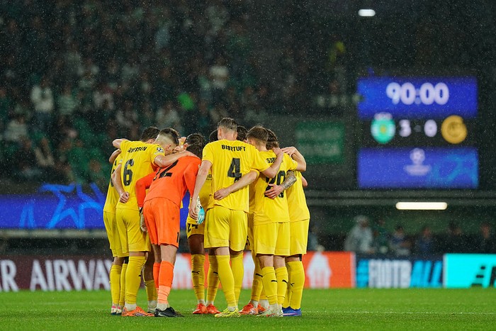 LISBON, PORTUGAL - MARCH 17: Players of Bodo/Glimt form a huddle during the UEFA Champions League 2025/26 Round of 16 Second Leg match between Sporting Clube de Portugal and FK Bodo/Glimt at Estadio Jose Alvalade on March 17, 2026 in Lisbon, Portugal