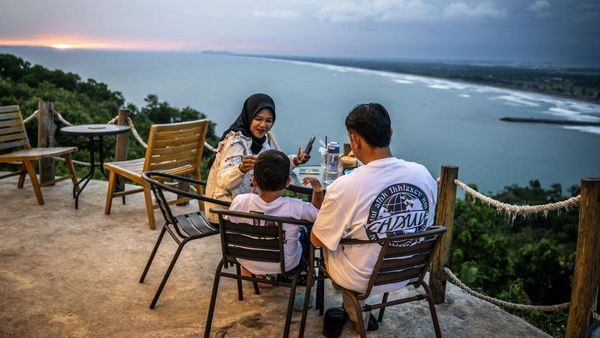 Cuma Rp20 Ribu! Pemudik Bisa Santai Sambil Nikmati Pantai di Mezzo Beach Club