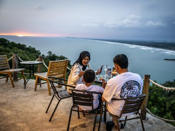 Cuma Rp20 Ribu! Pemudik Bisa Santai Sambil Nikmati Pantai di Mezzo Beach Club