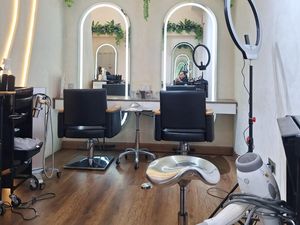 Review Royal Velvet Cut, Haircut + F-Gloss Keratin di Fendy & Co Hair Design