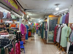 Pedagang Pakaian di Pasar Petisah Medan Mengeluh Omzet Menurun Jelang Lebaran