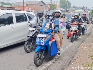 Video Jalur Pantura Karawang Padat Merayap