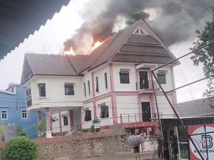 Kantor Camat Walenrang Luwu Terbakar gegara Tersambar Petir