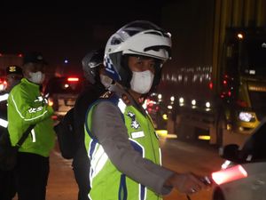 Penyebab Macetnya Jalintim Palembang-Jambi: Kontur Jalan hingga Lawan Arus