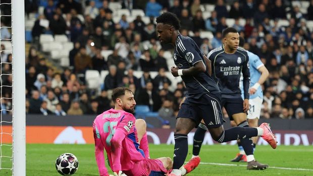 Soccer Football - UEFA Champions League - Round 16 - Second Leg - Manchester City v Real Madrid - Etihad Stadium, Manchester, Britain - March 17, 2026 Real Madrid's Thibaut Courtois saves from Manchester City's Erling Haaland Action Images via Reuters/Lee Smith