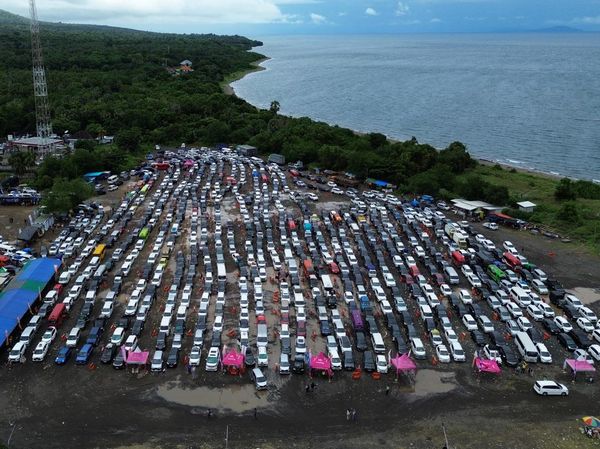 Parkir Kargo Gilimanuk Padat Jelang Penutupan Penyeberangan Nyepi