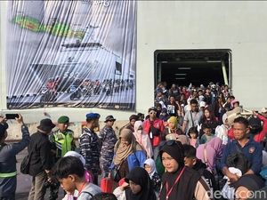 Kapal TNI AL Angkut Pemudik Asal Jakarta Tiba di Pelabuhan Semarang