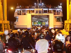 Pemudik Roda Dua Mulai Padati Pelabuhan Gilimanuk Jelang Puncak Arus Mudik