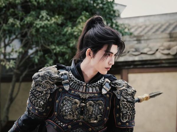 Pesona Zhang Linghe, Bintang Utama Dracin Pursuit of Jade