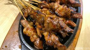 Sedapnya Makan Sate Kambing Muda Langganan Pejabat di Tegal