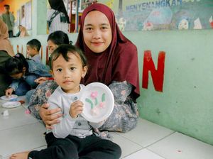 Sentra Kemensos Beri Potong Rambut Gratis Korban Bencana Brebes