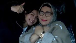 Masyaallah... Sintya Marisca Kasih Mobil Gagah ke Ibu