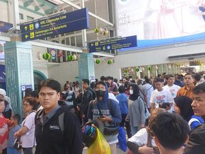 Video: KAI Kerahkan 700 Personel Keamanan di Stasiun Gambir-Pasar Senen