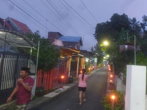 Sambut Malam Songo, Warga di Bojonegoro Gelar Tradisi Colok-Colokan