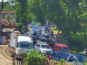 Video: Puncak Arus Balik di Jalur Nagreg, Lalin Padat Sore Ini