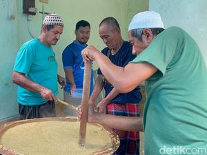 Menengok Pembuatan Bubur Muhdor Tuban di Penghujung Ramadan