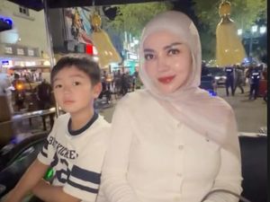 8 Momen Artis Mudik Lebaran 2026, Bella Shofie Pakai Sheet Mask di Mobil